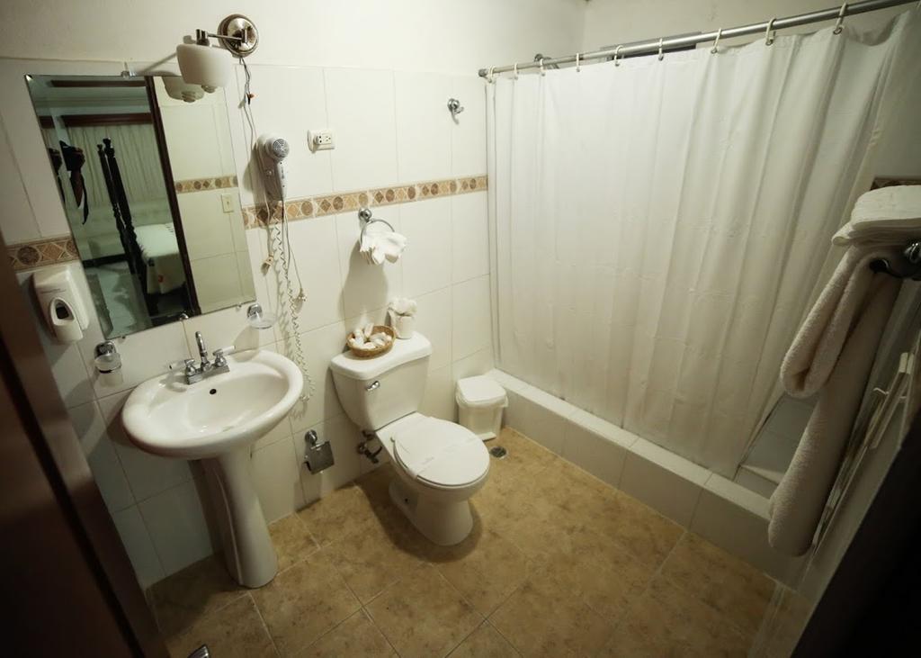 Hotel Los Jardines Santiago De Los Caballeros Habitación foto